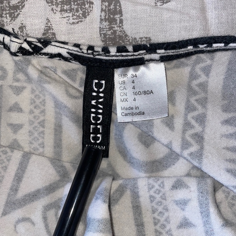 037: H&M DIVIDED geometric pattern jersey knit bodycon mini dress in women’s 4 - Picture 8 of 9